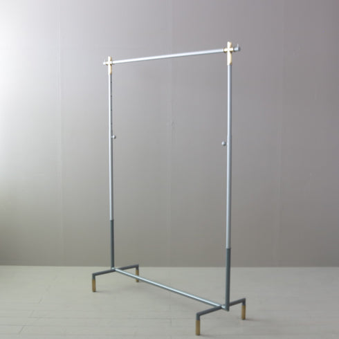 A418 ハンガーラック 金属製 伸縮 什器 高さ131㎝ 幅135㎝ 奥行43㎝