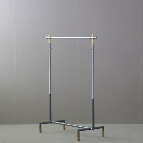 A421 ハンガーラック 金属製 伸縮 什器 高さ131㎝ 幅105㎝ 奥行き43㎝