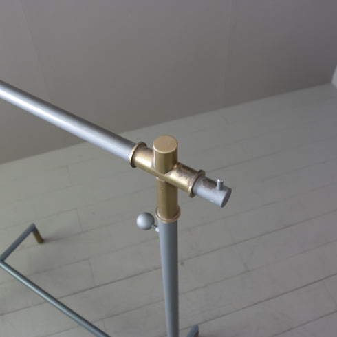 A421 ハンガーラック 金属製 伸縮 什器 高さ131㎝ 幅105㎝ 奥行き43㎝