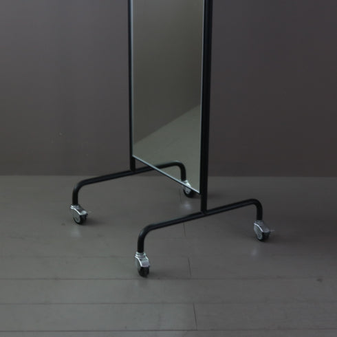 D438 スタンドミラー 片面 キャスター付き 金属製 高さ170㎝ 幅44㎝ 奥行49㎝