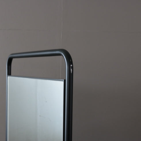 D438 スタンドミラー 片面 キャスター付き 金属製 高さ170㎝ 幅44㎝ 奥行49㎝