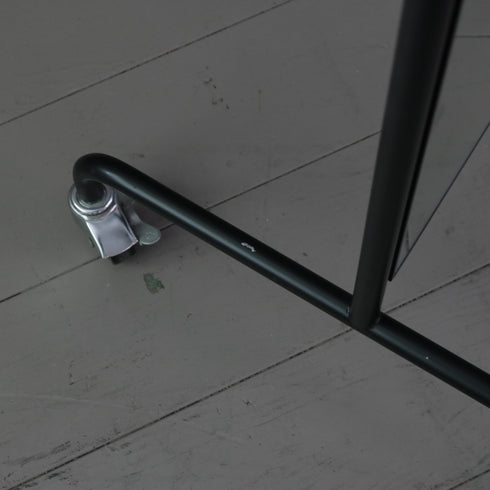 D439 スタンドミラー 片面 キャスター付き 金属製 高さ170㎝ 幅44㎝ 奥行49㎝