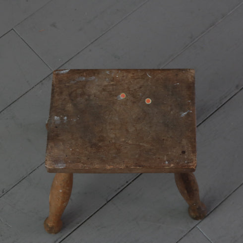 C445 スツール 木製 イギリス輸入家具 高さ26㎝ 幅30㎝ 奥行24㎝