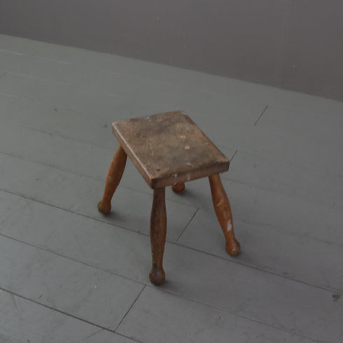 C445 スツール 木製 イギリス輸入家具 高さ26㎝ 幅30㎝ 奥行24㎝