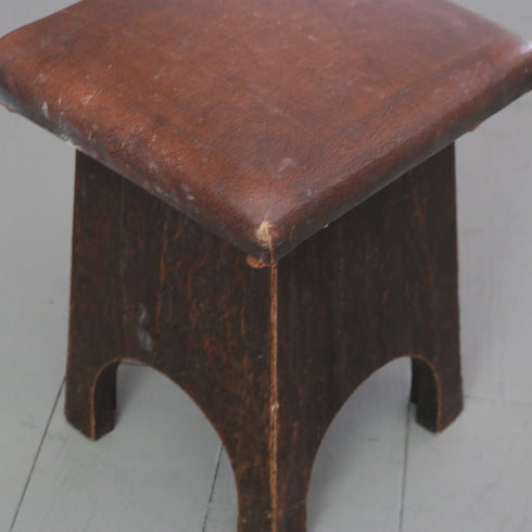 C452 革スツール 木製 イギリス輸入家具 高さ34㎝ 幅27㎝ 奥行27㎝