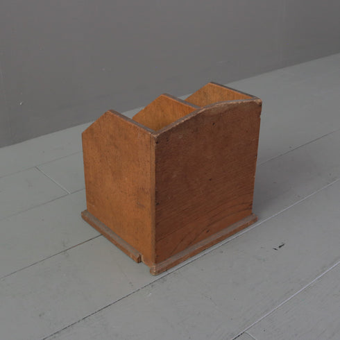 C476 ブックスタンド 木製 イギリス輸入家具 高さ21㎝ 幅21㎝ 奥行19㎝