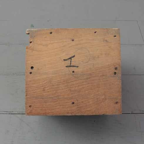 C476 ブックスタンド 木製 イギリス輸入家具 高さ21㎝ 幅21㎝ 奥行19㎝