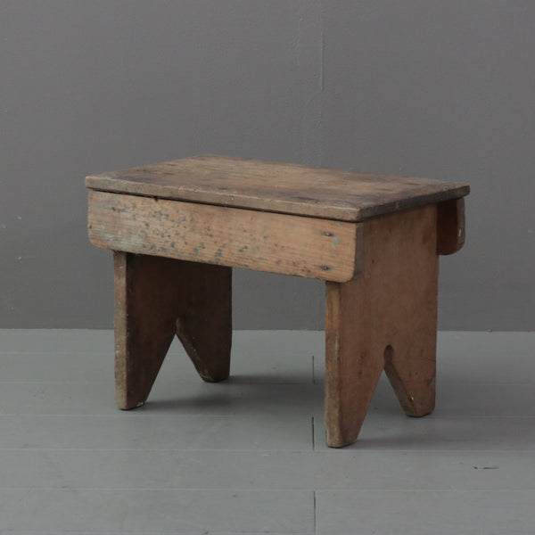 C477 スツール 展示台 木製 輸入家具 高さ24㎝ 幅34㎝ 奥行21㎝