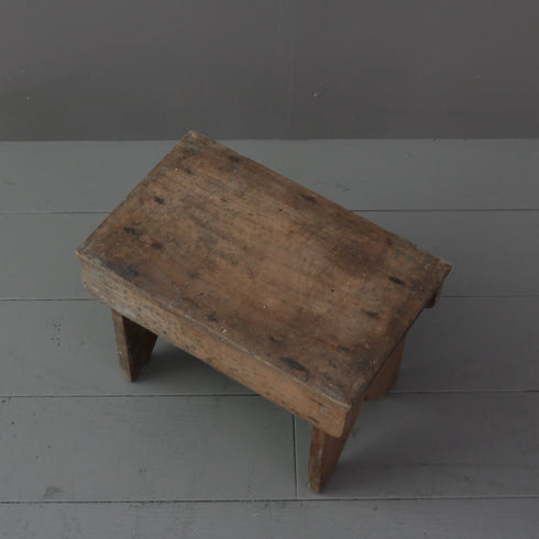 C477 スツール 展示台 木製 輸入家具 高さ24㎝ 幅34㎝ 奥行21㎝