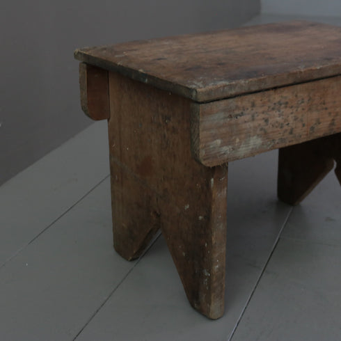 C477 スツール 展示台 木製 輸入家具 高さ24㎝ 幅34㎝ 奥行21㎝