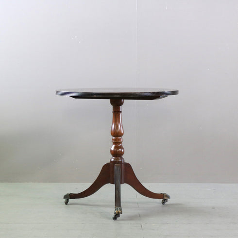 C483 サイドテーブル 木製 キャスター付き 輸入家具 高さ60㎝ 幅61㎝ 奥行61㎝