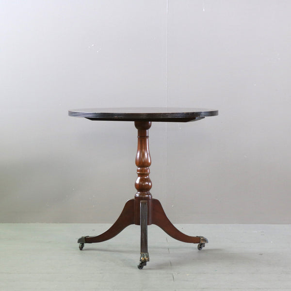 C483 サイドテーブル 木製 キャスター付き 輸入家具 高さ60㎝ 幅61㎝ 奥行61㎝