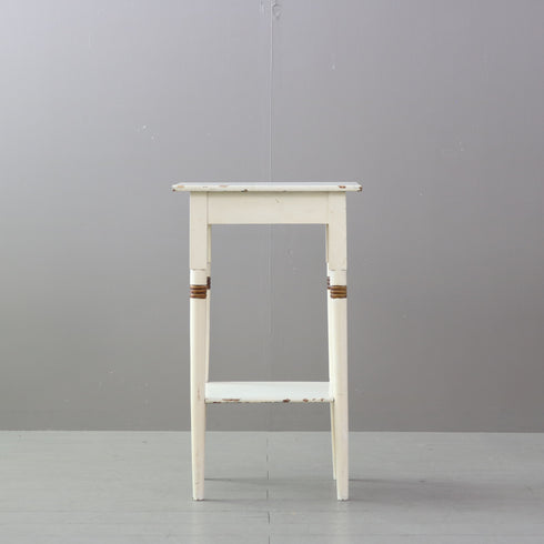 C491 白サイドテーブル 木製 輸入家具 高さ73㎝ 幅44㎝ 奥行36㎝