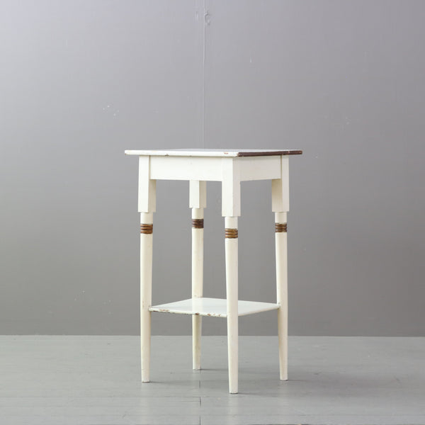 C491 白サイドテーブル 木製 輸入家具 高さ73㎝ 幅44㎝ 奥行36㎝