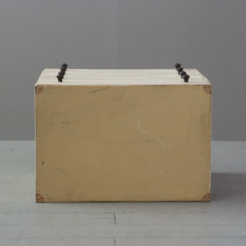 C498 白サイドチェスト 木製 イギリス輸入家具 高さ47㎝ 幅45㎝ 奥行33㎝