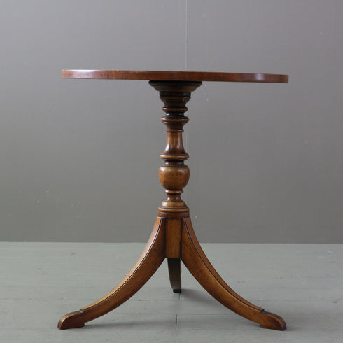 C511 べヴァン・ファンネル サイドテーブル 木製 イギリス輸入家具 高さ56㎝ 幅50㎝ 奥行50㎝