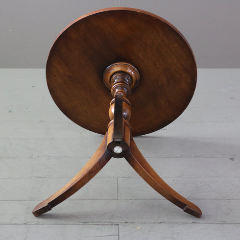 C511 べヴァン・ファンネル サイドテーブル 木製 イギリス輸入家具 高さ56㎝ 幅50㎝ 奥行50㎝