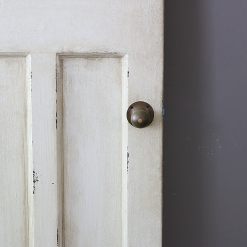 C522 白い扉 ステンドグラス 木製 什器 高さ198㎝ 幅79㎝ 奥行4.5㎝