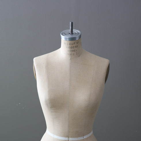 B540 トルソ レディース キャスター付き 什器 高さ155㎝ 幅35㎝ 奥行33㎝