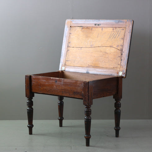 C546 収納付きテーブル 展示台 木製 什器 高さ66㎝ 幅91㎝ 奥行61㎝