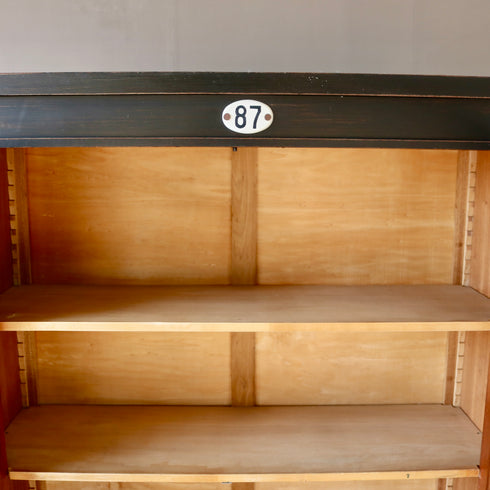 0402 アンティークキャビネット