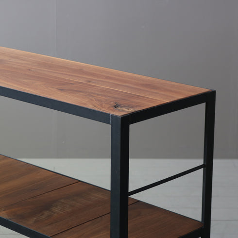 ウッド×アイアンの3段のオープンシェルフの天板右角の画像