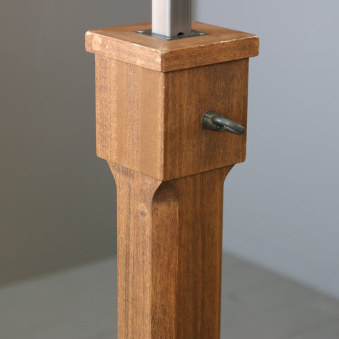 ウッド×アイアンのT字ハンガーラックの固定ネジ部分のアップ画像