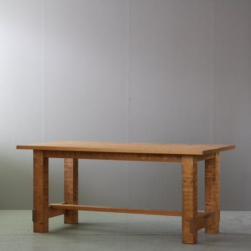 木製ワークテーブル作業台の斜めからの全体画像