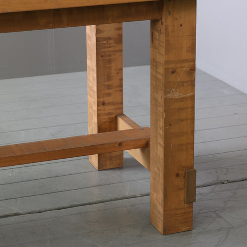 木製ワークテーブル作業台の右脚のアップ画像