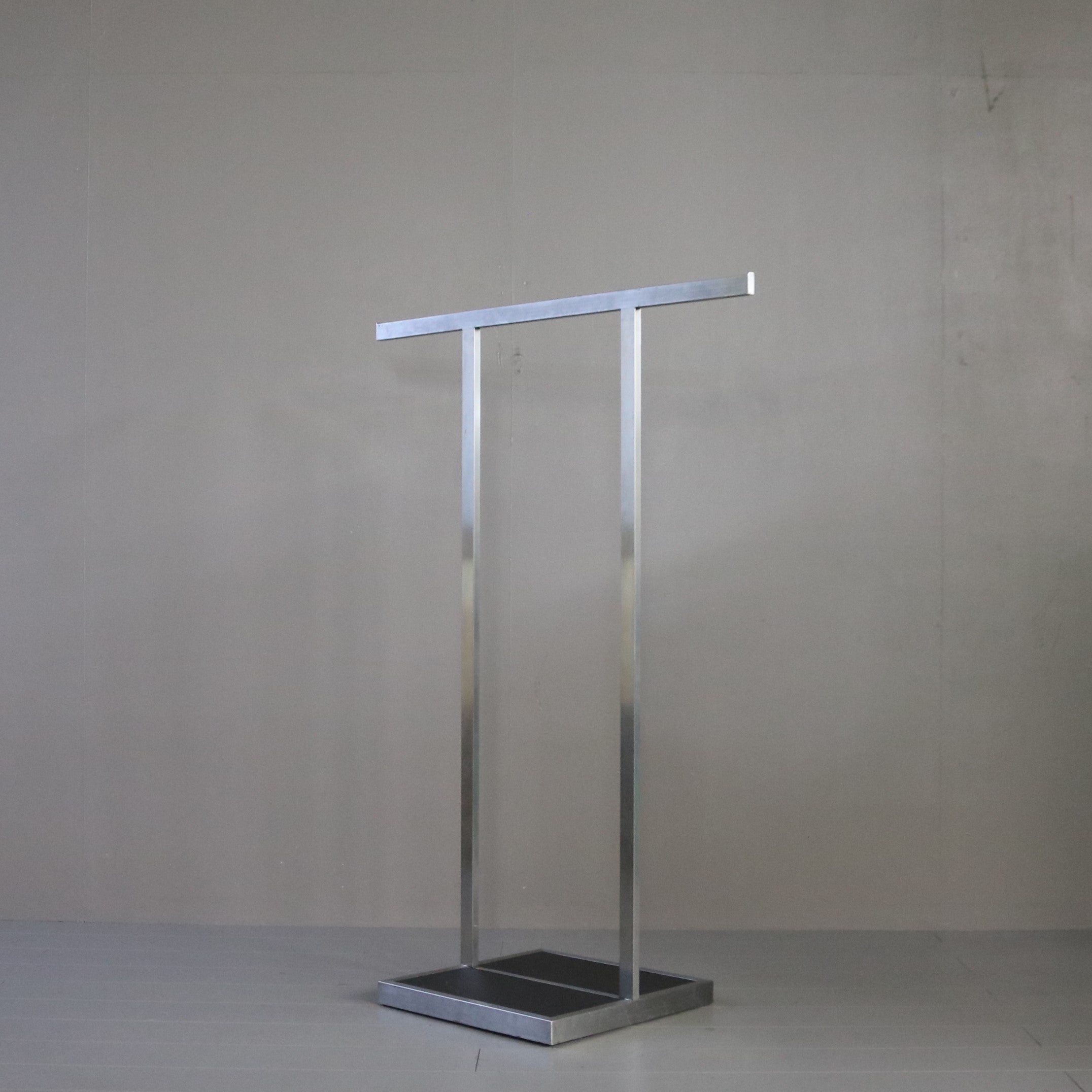 最終値下げマホガニー ハンガーラック アンティーク風 手彫り 最終値下げマホガニー ハンガーラック アンティーク風 手彫り